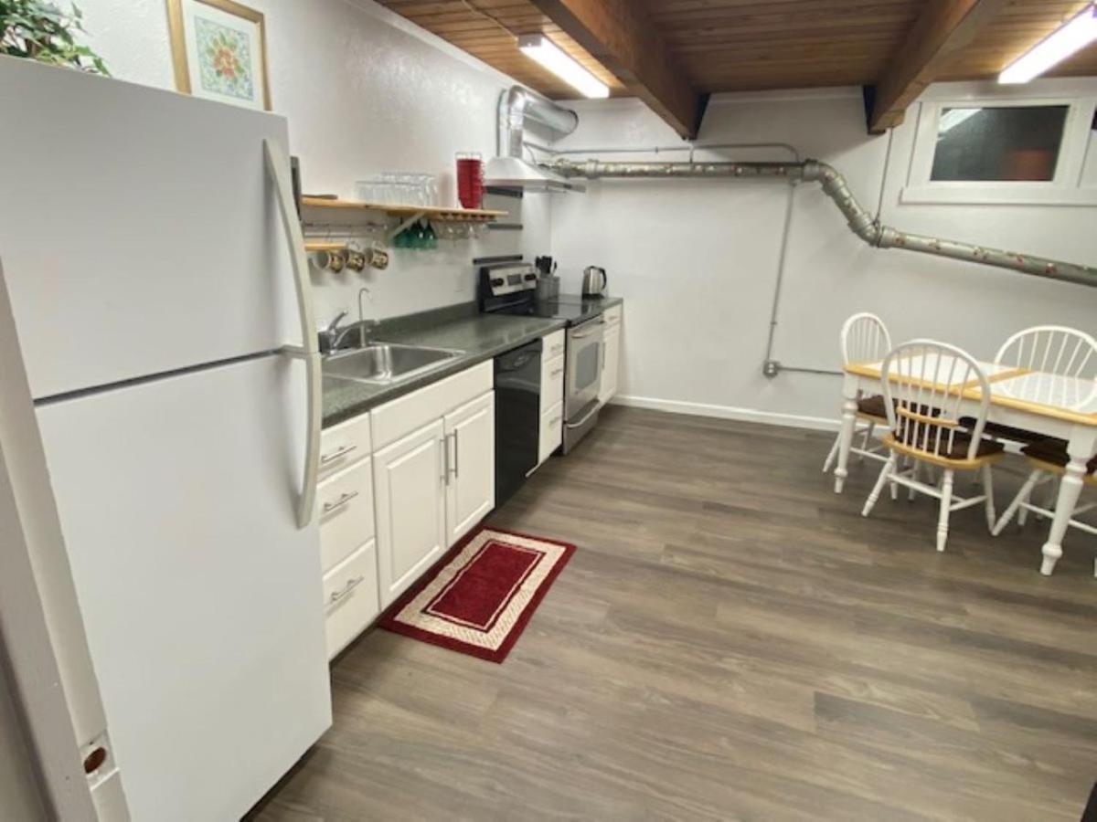 Spacious Lower Level Living All For You! Корвалис Екстериор снимка
